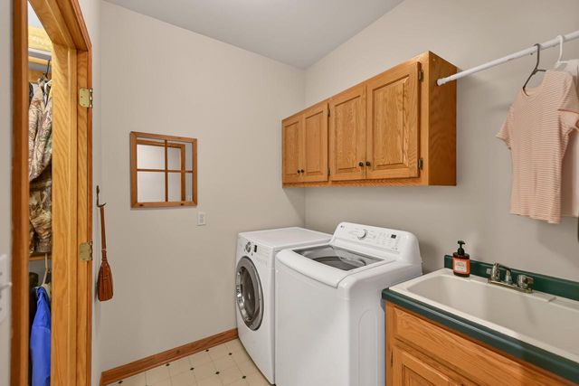 N21W26622 Cattail COURT, Pewaukee, WI 53072