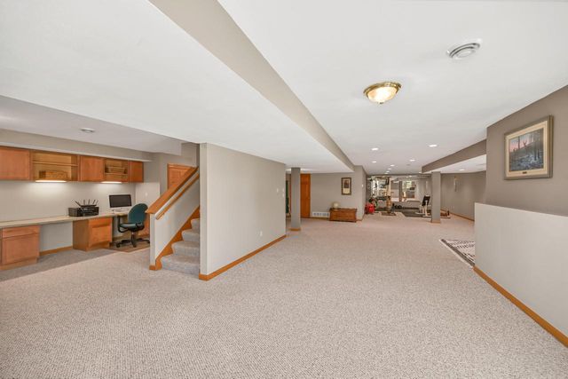 N21W26622 Cattail COURT, Pewaukee, WI 53072