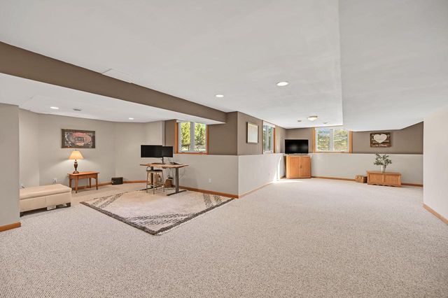 N21W26622 Cattail COURT, Pewaukee, WI 53072