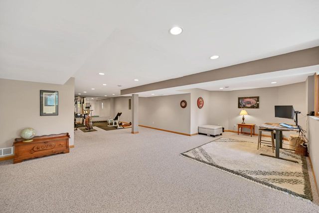 N21W26622 Cattail COURT, Pewaukee, WI 53072