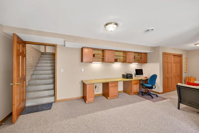 N21W26622 Cattail COURT, Pewaukee, WI 53072