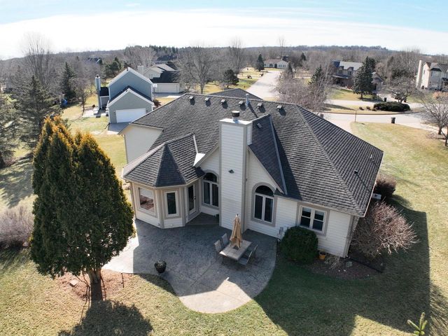 N21W26622 Cattail COURT, Pewaukee, WI 53072