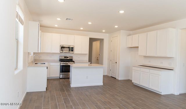 11866 E Becker Drive, Vail, AZ 85641