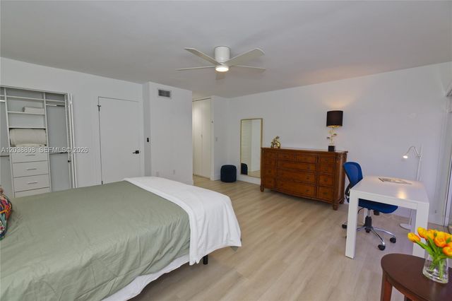 5838 SW 74th Ter 317, South Miami, FL 33143