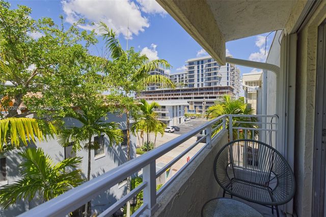 5838 SW 74th Ter 317, South Miami, FL 33143