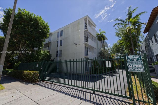 5838 SW 74th Ter 317, South Miami, FL 33143