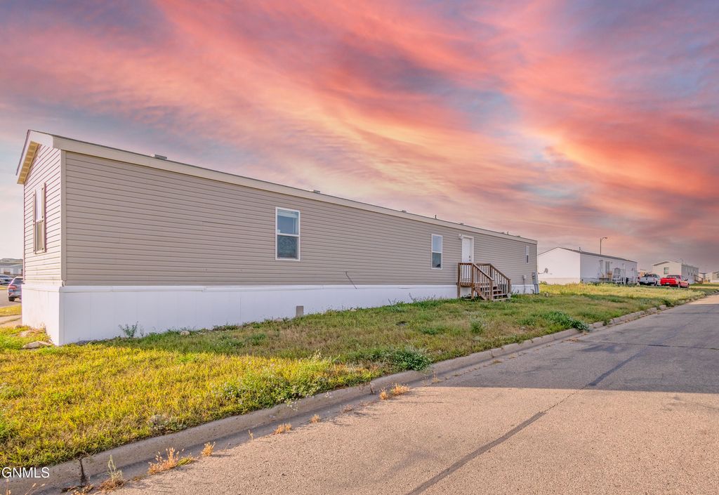 2202 35th Terrace W, Williston, ND 58801