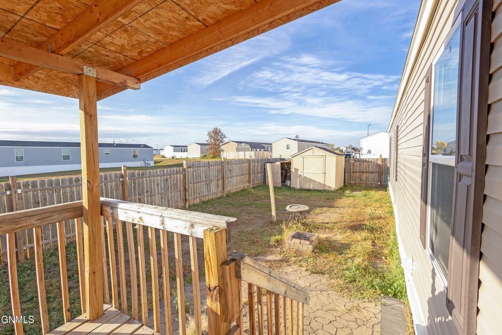 2202 35th Terrace W, Williston, ND 58801 photo 4
