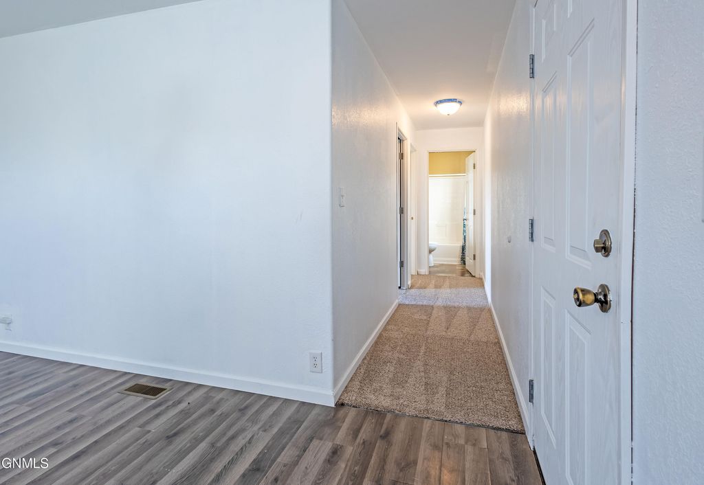 2202 35th Terrace W, Williston, ND 58801 photo 9