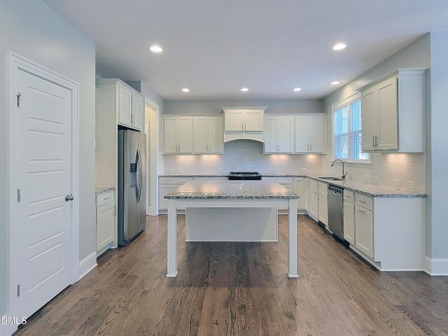 3320 Heathrowe Grove Court, Fuquay Varina, NC 27526