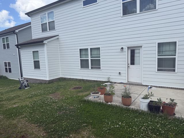 402 Jet Stream Dr, La Vergne, TN 37086