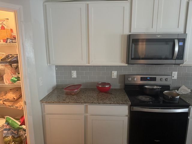 402 Jet Stream Dr, La Vergne, TN 37086