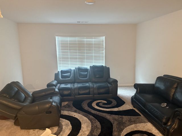 402 Jet Stream Dr, La Vergne, TN 37086