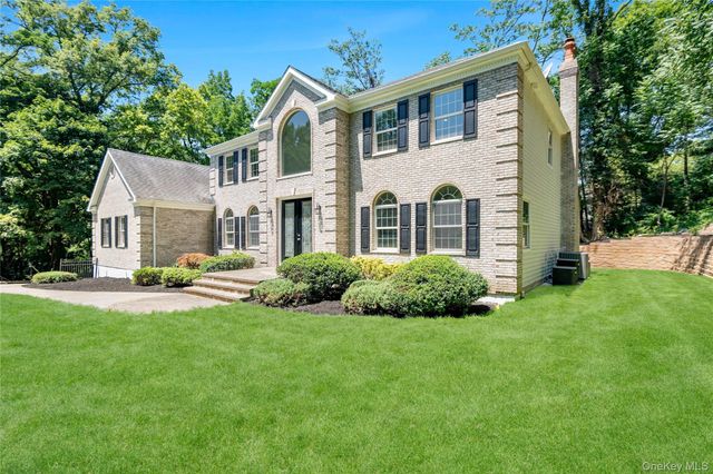41 Cove Road, Huntington, NY 11743