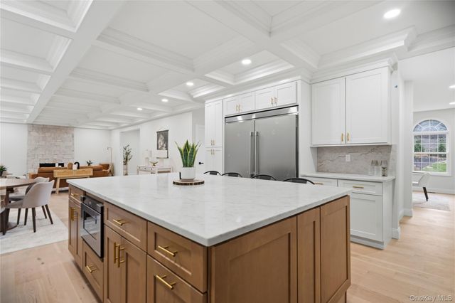 41 Cove Road, Huntington, NY 11743