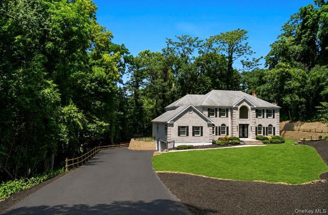 41 Cove Road, Huntington, NY 11743