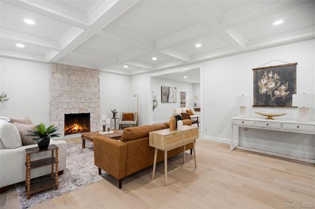 41 Cove Road, Huntington, NY 11743