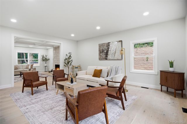 41 Cove Road, Huntington, NY 11743