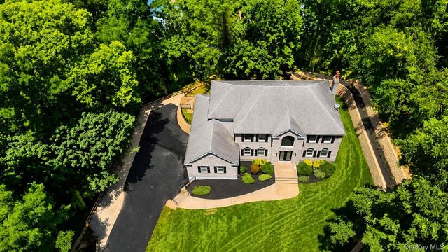 41 Cove Road, Huntington, NY 11743