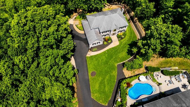41 Cove Road, Huntington, NY 11743