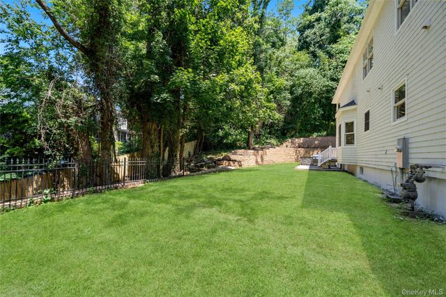 41 Cove Road, Huntington, NY 11743