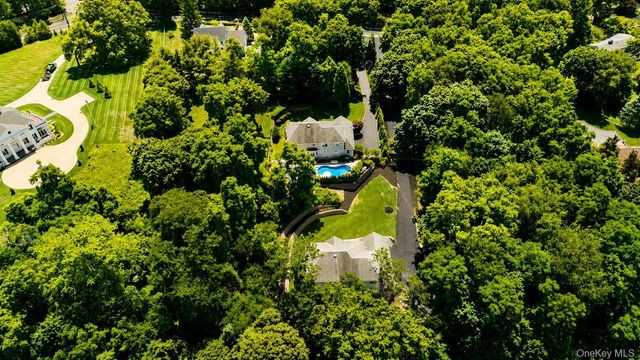 41 Cove Road, Huntington, NY 11743