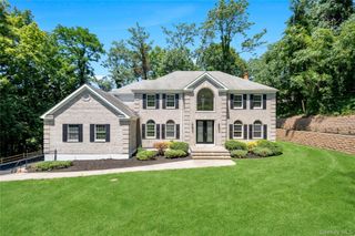 41 Cove Road, Huntington, NY 11743