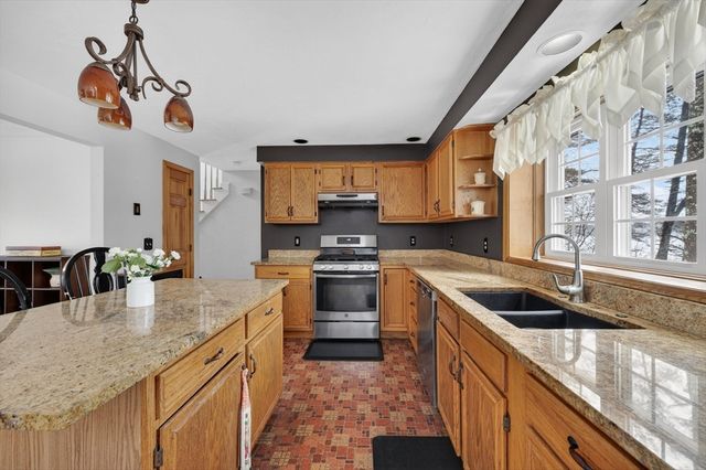 170 Lake Ridge Dr, Taunton, MA 02780