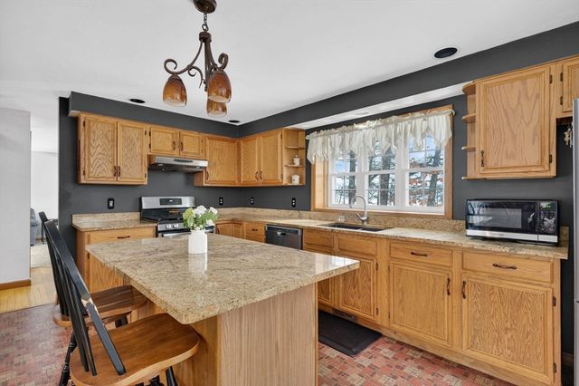 170 Lake Ridge Dr, Taunton, MA 02780