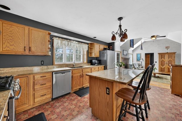 170 Lake Ridge Dr, Taunton, MA 02780