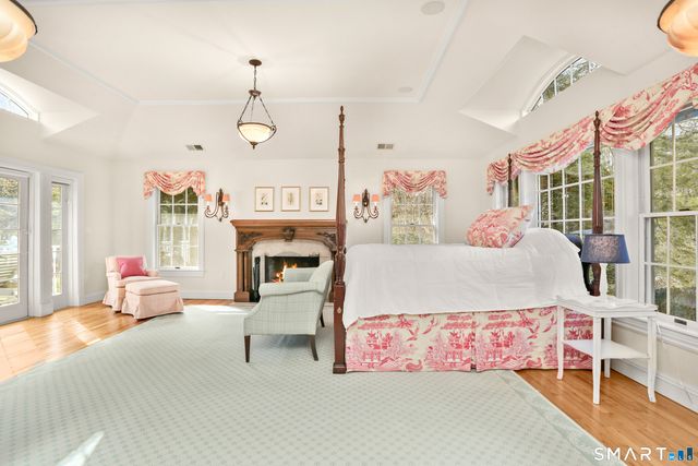 41 Lake Wind Road, New Canaan, CT 06840