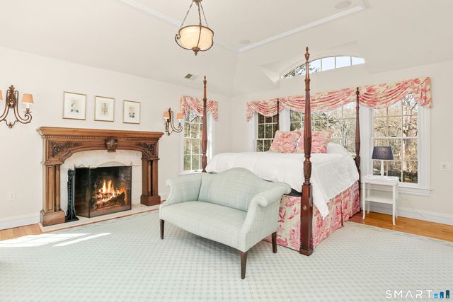 41 Lake Wind Road, New Canaan, CT 06840