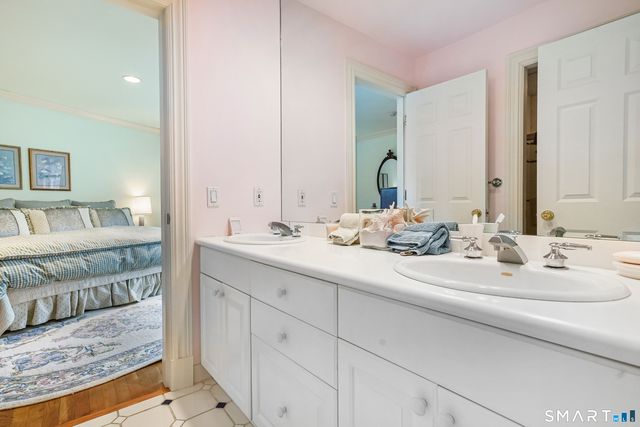 41 Lake Wind Road, New Canaan, CT 06840