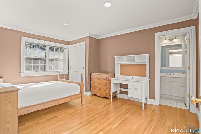 41 Lake Wind Road, New Canaan, CT 06840