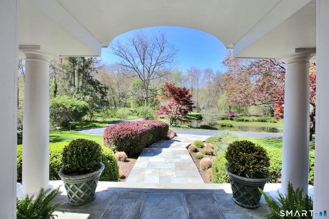 41 Lake Wind Road, New Canaan, CT 06840