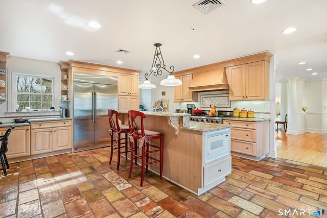 41 Lake Wind Road, New Canaan, CT 06840