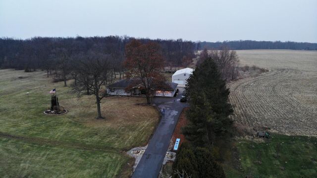 772 W 900 S, Hebron, IN 46341