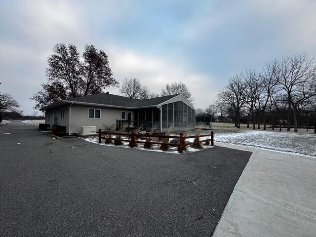 772 W 900 S, Hebron, IN 46341