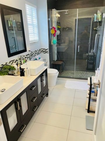 16225 SW 99th Ter, Miami, FL 33196