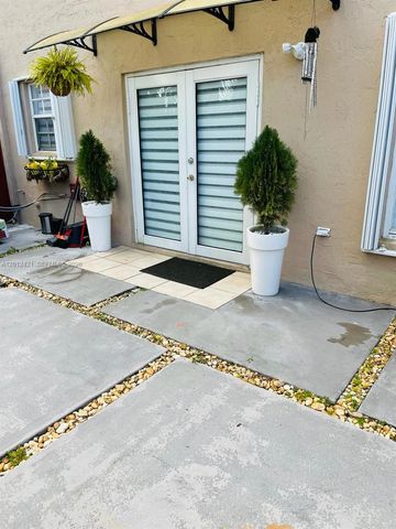 16225 SW 99th Ter, Miami, FL 33196