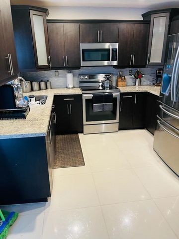 16225 SW 99th Ter, Miami, FL 33196