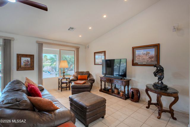 1190 N Laurel Glen Drive, Green Valley, AZ 85614