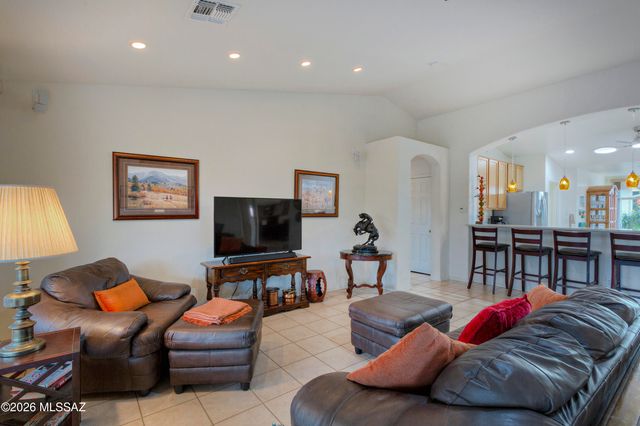 1190 N Laurel Glen Drive, Green Valley, AZ 85614