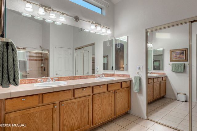 1190 N Laurel Glen Drive, Green Valley, AZ 85614