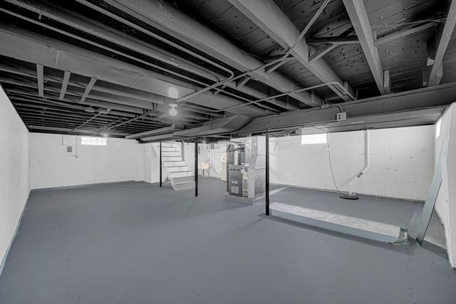 1119 W 38th Place, Hobart, IN 46342