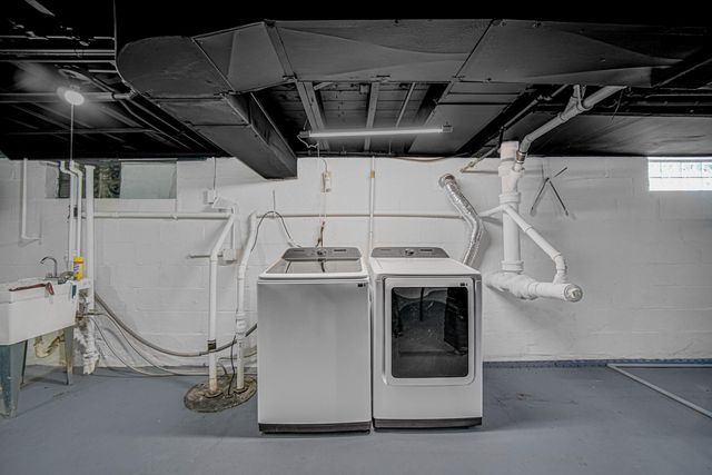 1119 W 38th Place, Hobart, IN 46342