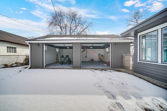 1119 W 38th Place, Hobart, IN 46342