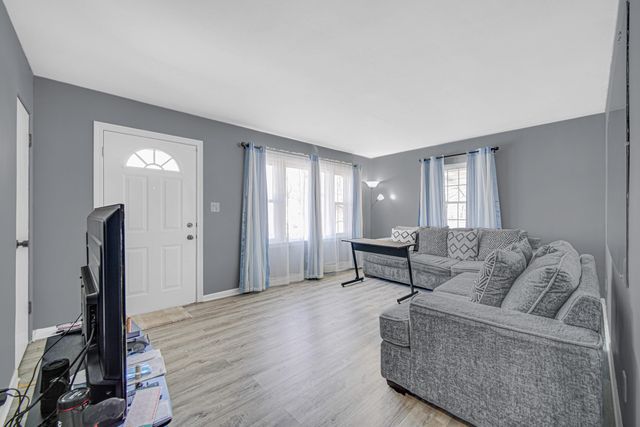 1119 W 38th Place, Hobart, IN 46342