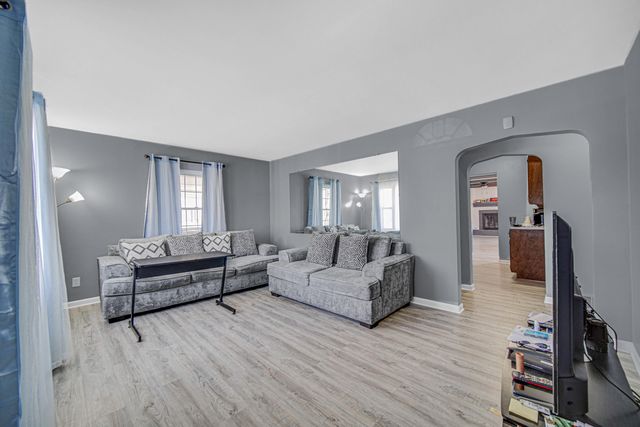 1119 W 38th Place, Hobart, IN 46342