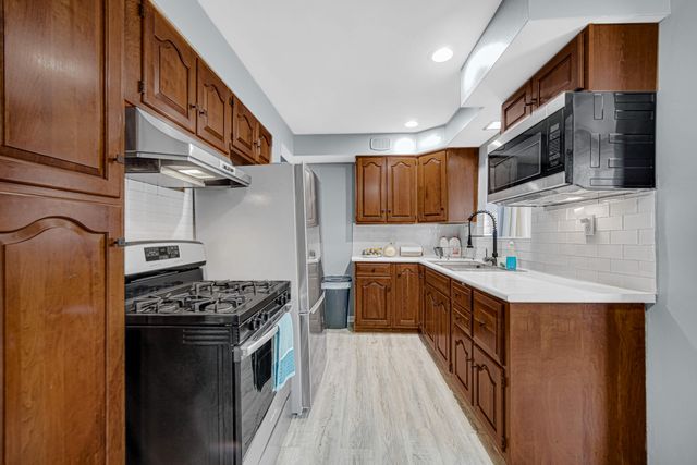 1119 W 38th Place, Hobart, IN 46342